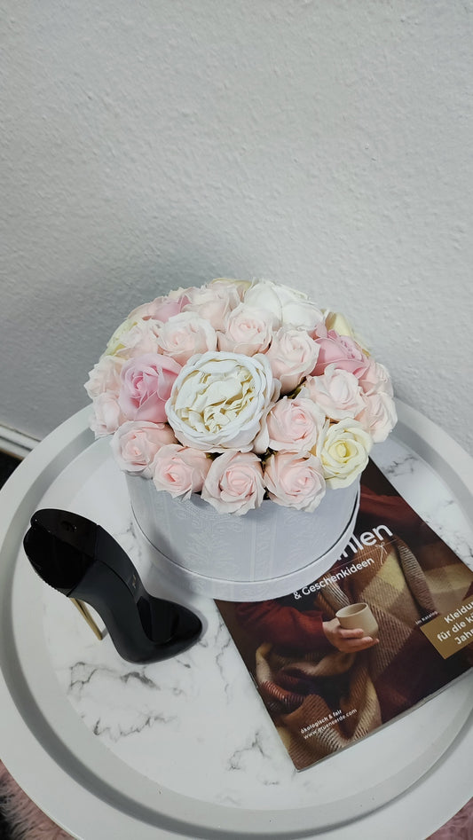 Royale Blanc – Premium Rosenarrangement in Weiß & Blush