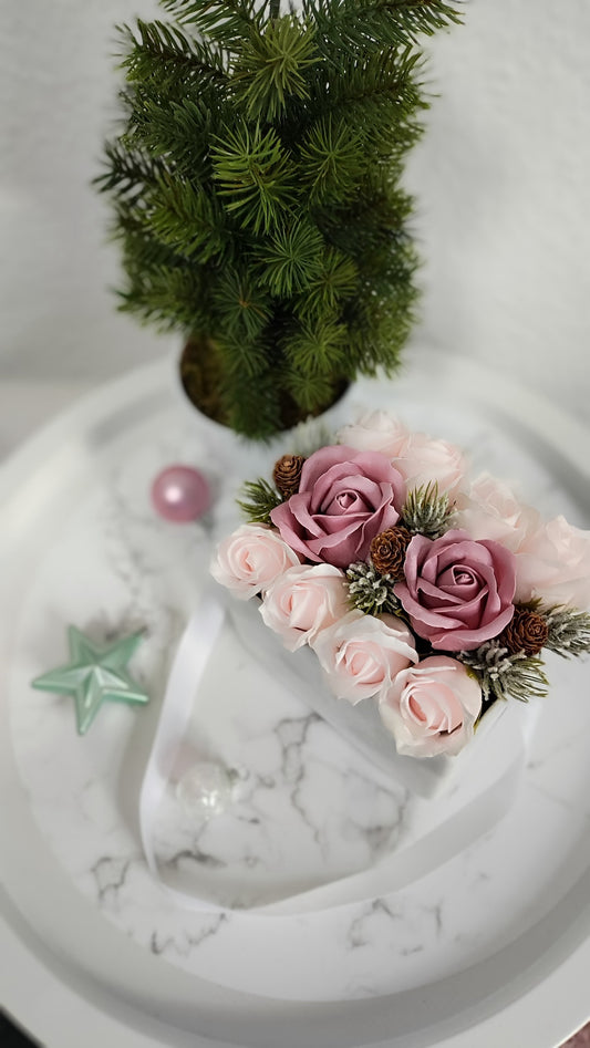 Frosted Rose Dream – Winterliche Rosenkomposition in Pastell