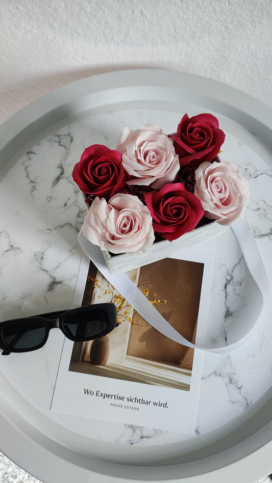 Mini Ivory Grace – Elegantes Rosenarrangement in Weiß