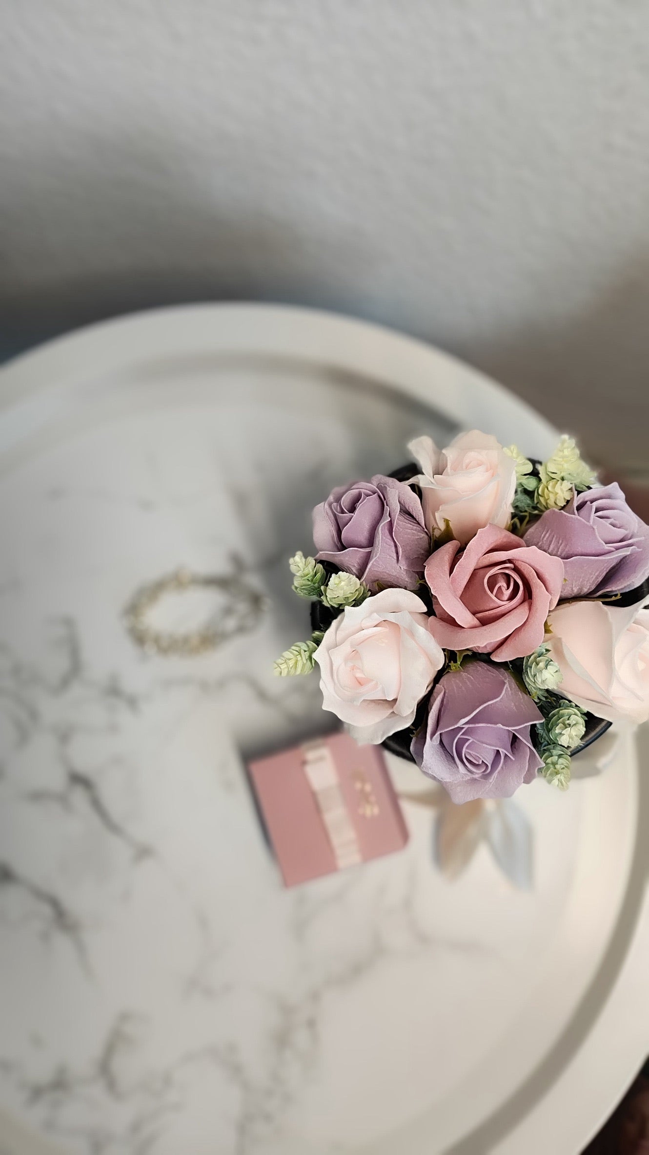 Rosy Velvet – Pastellträume in Schwarz & Satin