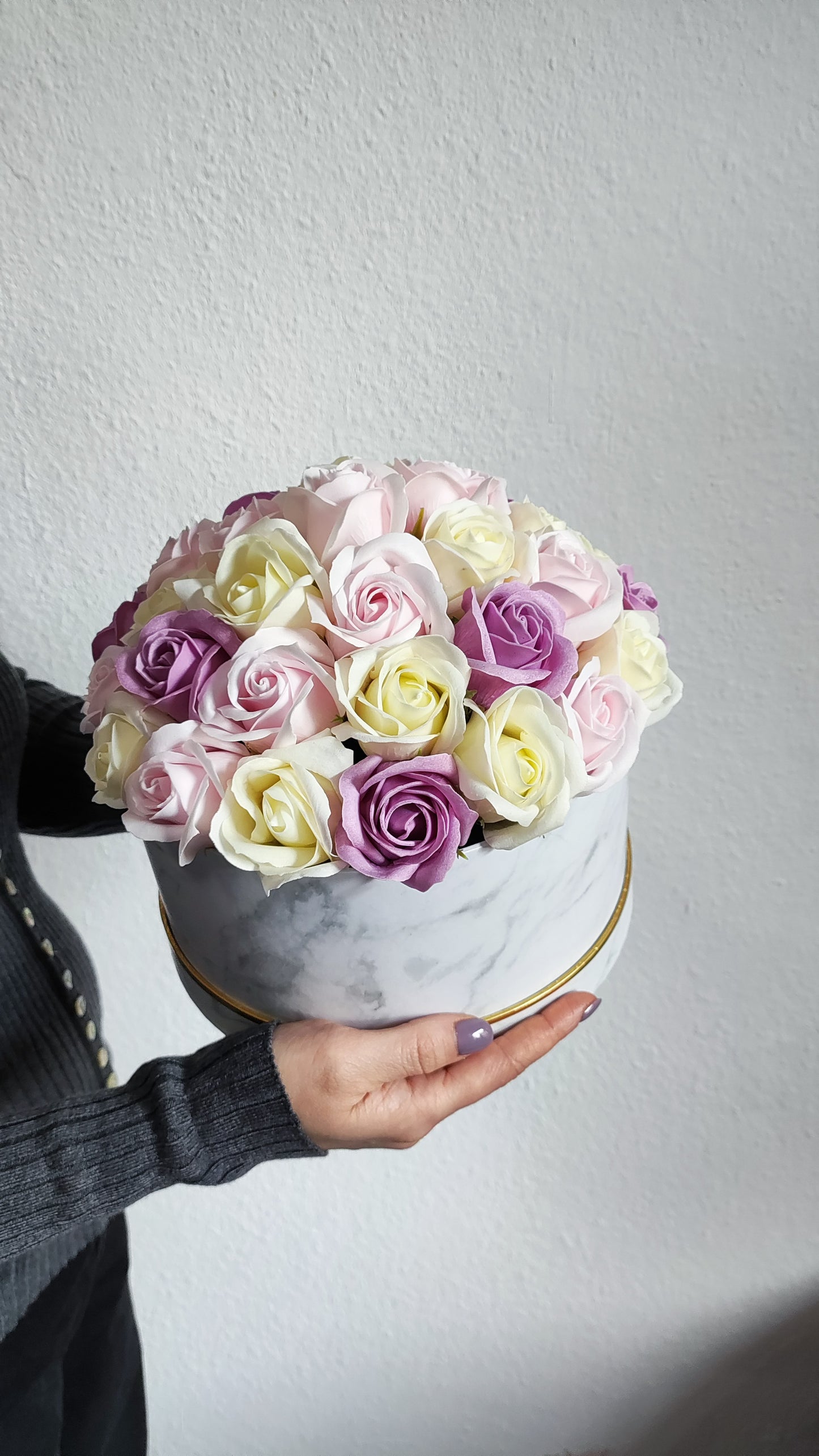 Pastel Royale – Luxuriöses Rosenarrangement in Creme, Rosé & Lavendel