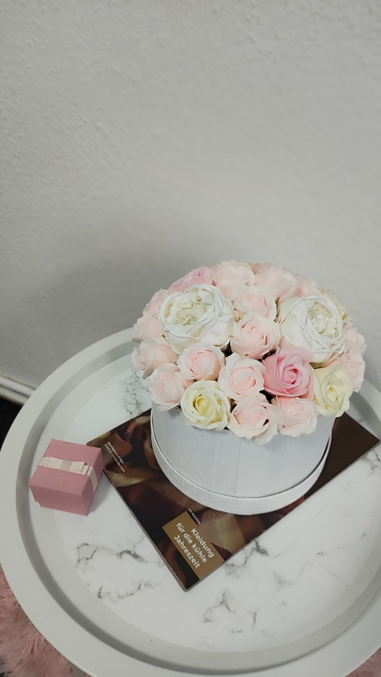 Royale Blanc – Premium Rosenarrangement in Weiß & Blush