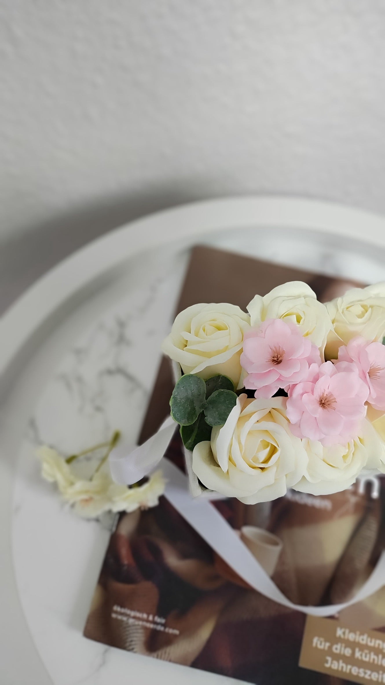 Soft Blossom Bag – Zarte Blütentasche in Weiß & Pastell