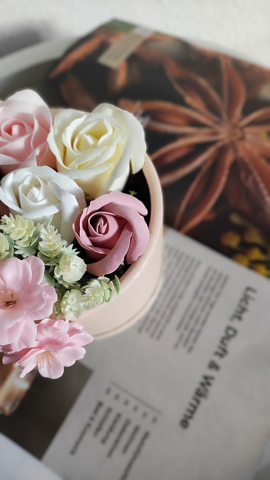 Blush Harmony – Zarte Eleganz in Rosé und Creme