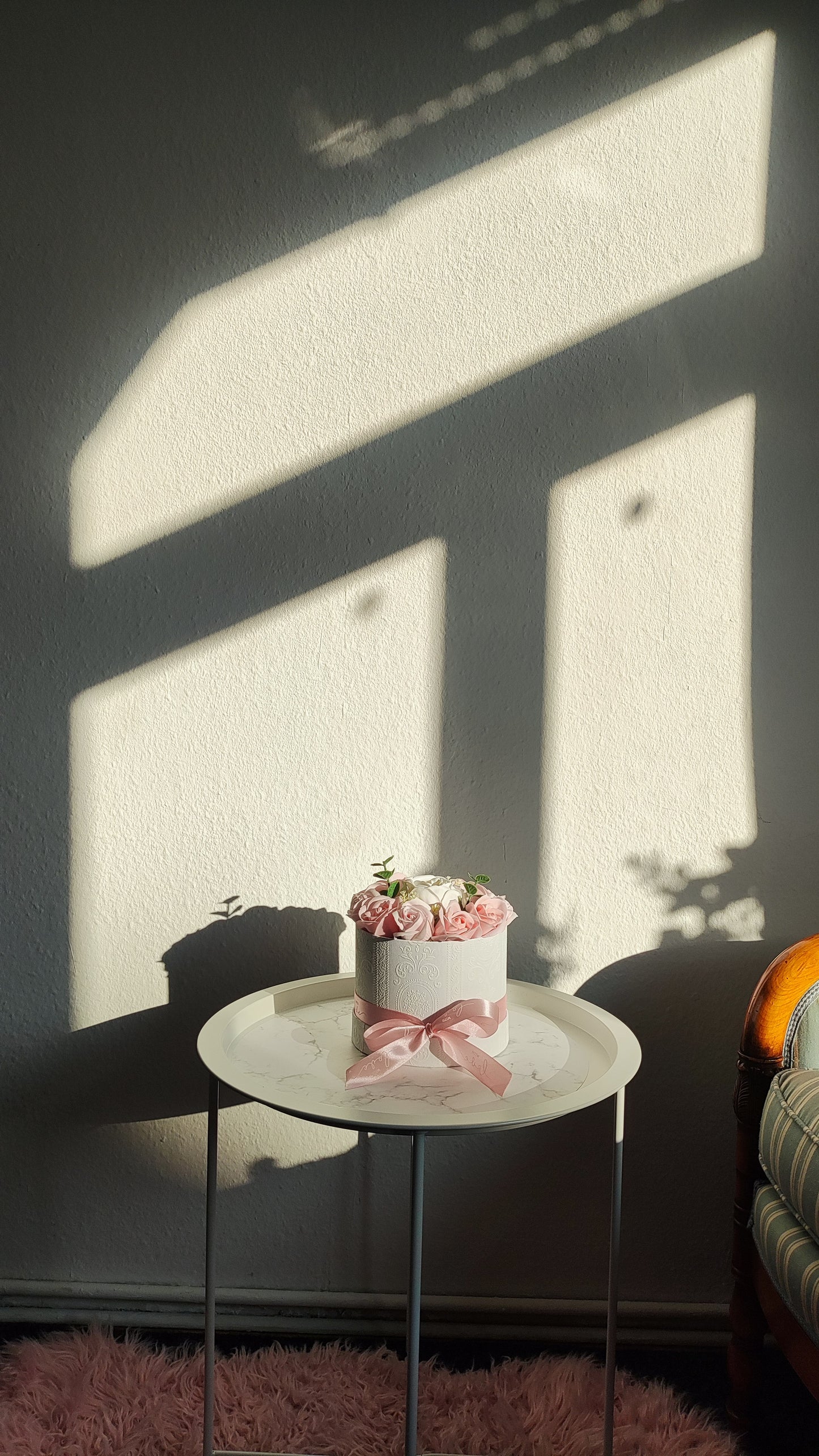 Blush Peony Grace – Edles Blumenarrangement mit Pfingstrose & Eukalyptus