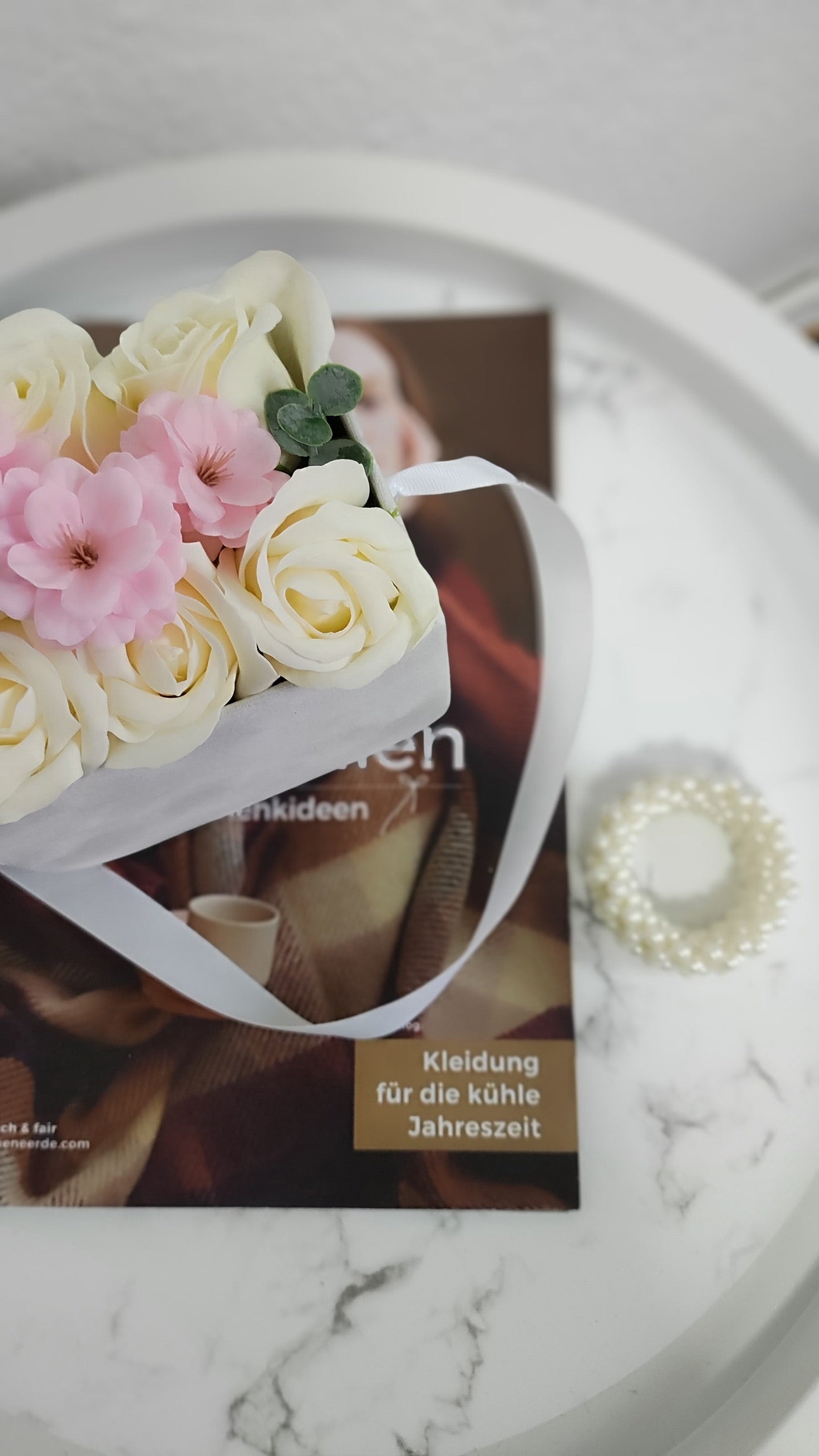 Soft Blossom Bag – Zarte Blütentasche in Weiß & Pastell