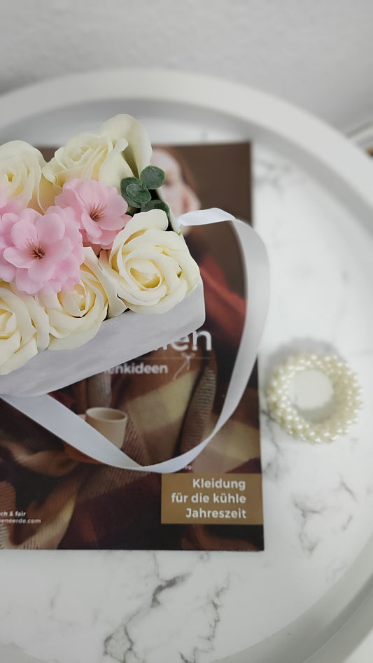 Soft Blossom Bag – Zarte Blütentasche in Weiß & Pastell