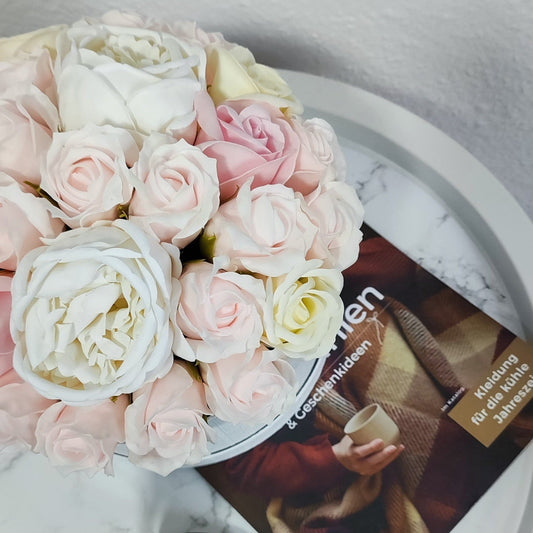 Royale Blanc – Premium Rosenarrangement in Weiß & Blush