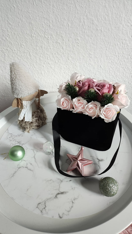 Winter Rose Velvet – Festliche Rosentasche in Schwarz