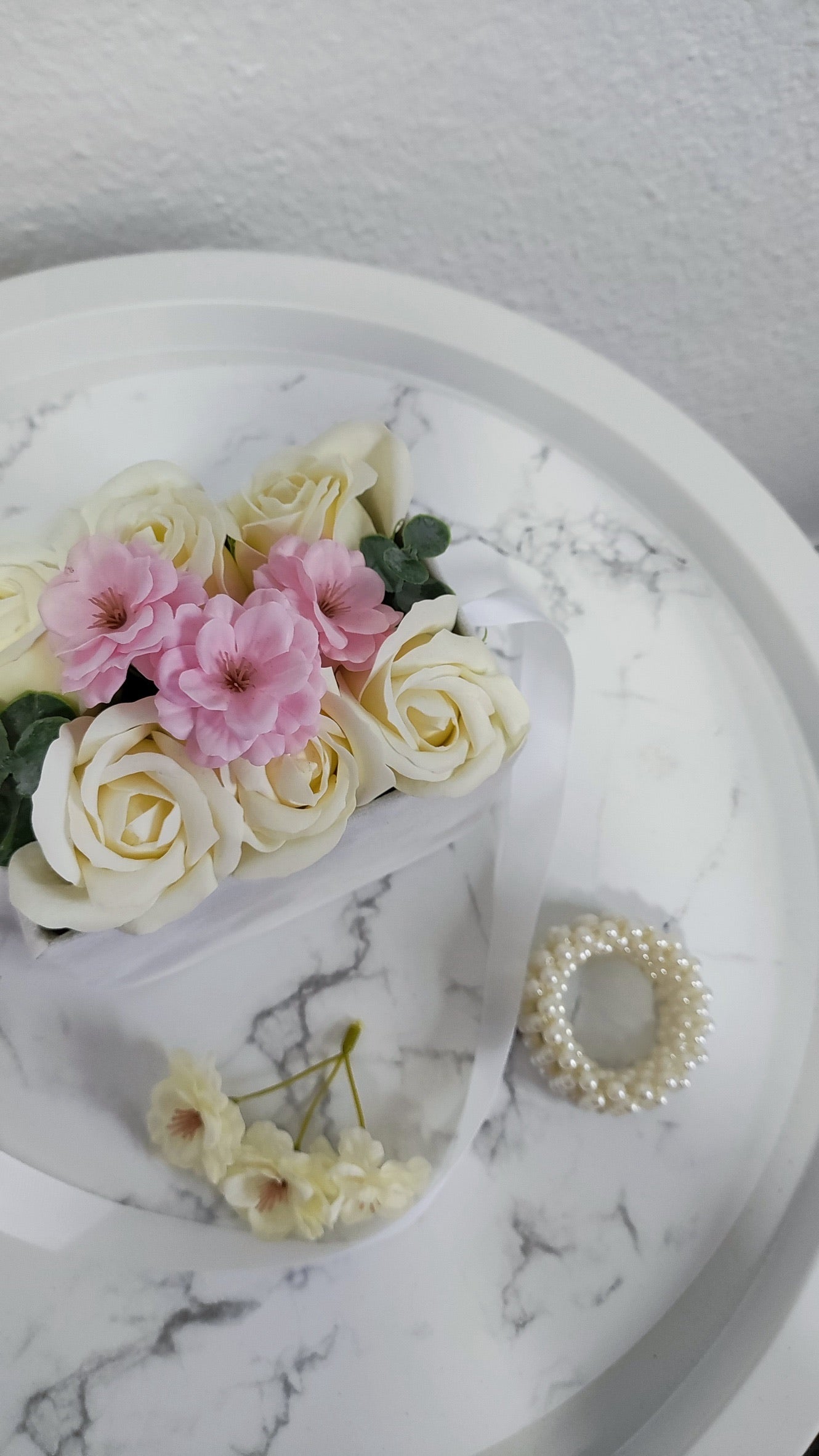 Soft Blossom Bag – Zarte Blütentasche in Weiß & Pastell