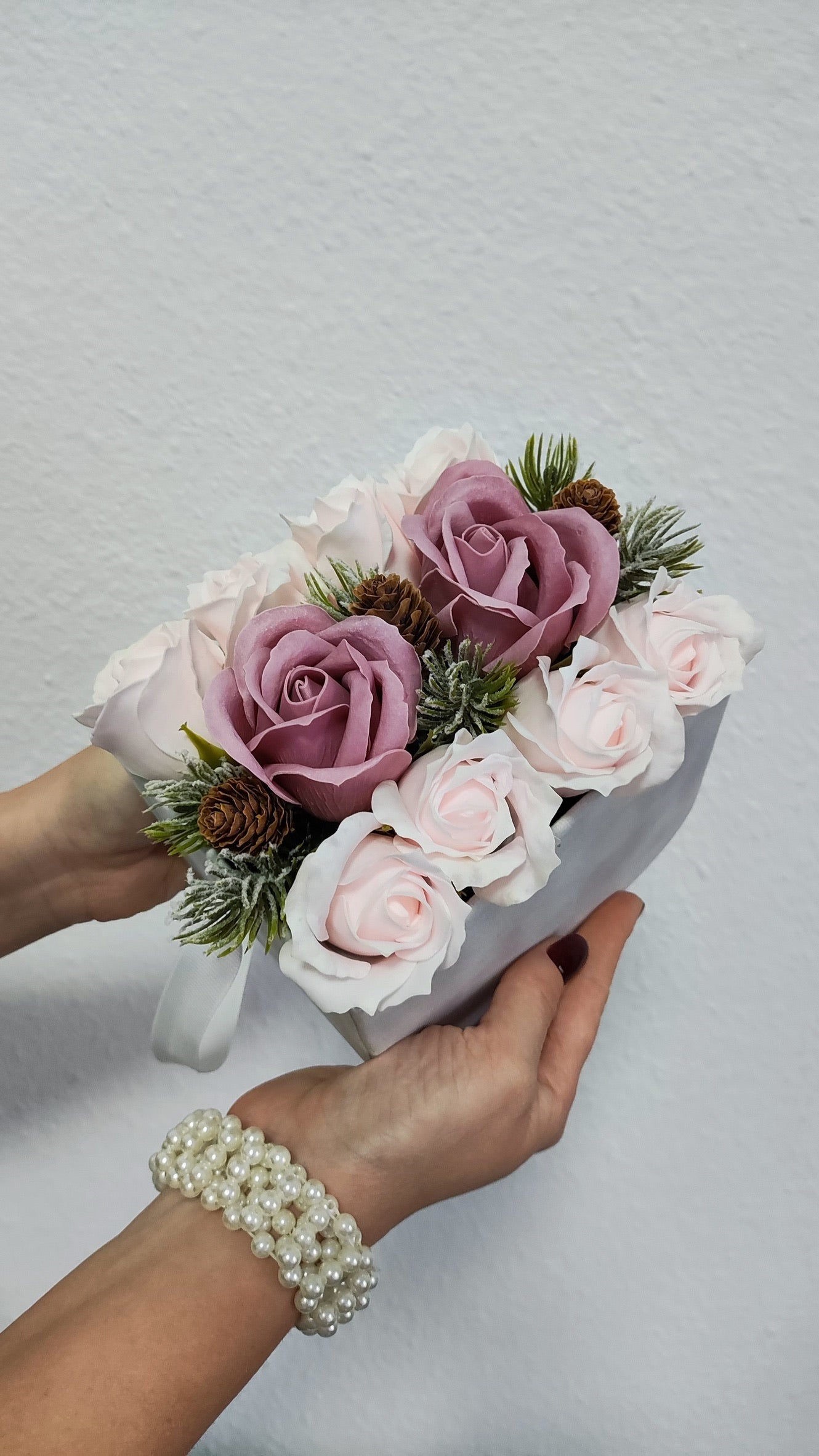 Frosted Rose Dream – Winterliche Rosenkomposition in Pastell