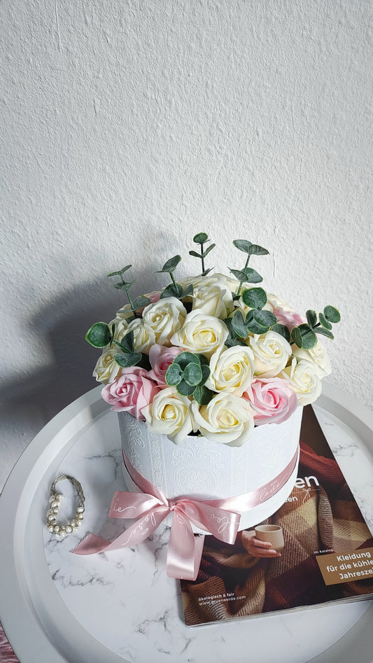 Blush Eucalyptus Garden – Premium Rosenbouquet