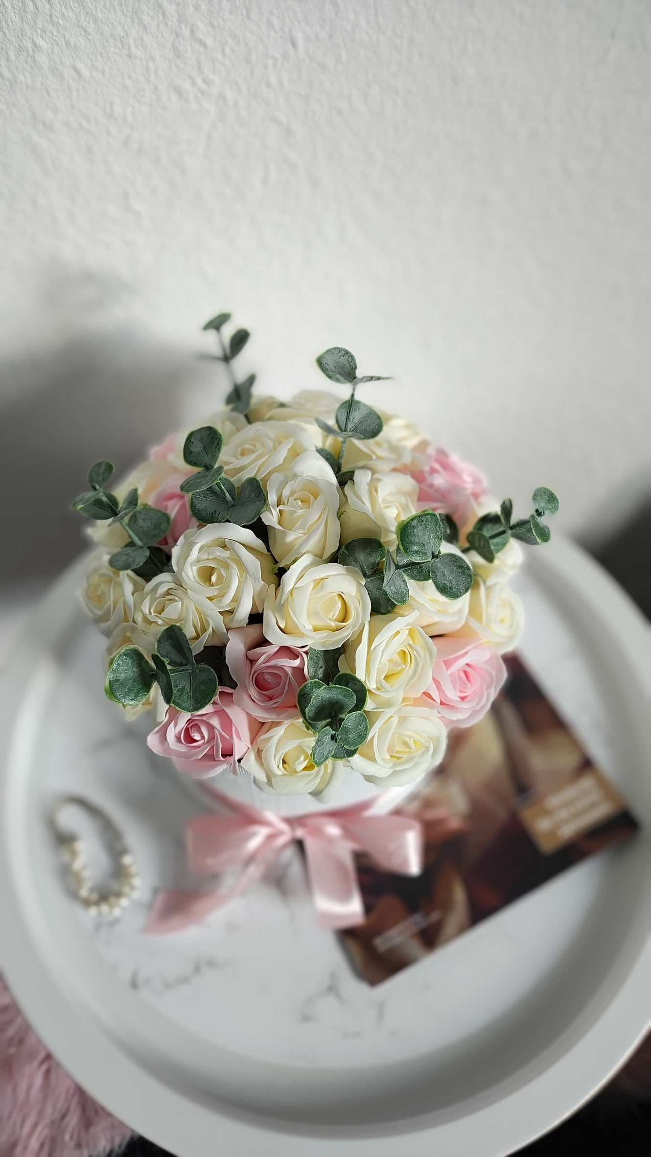 Blush Eucalyptus Garden – Premium Rosenbouquet