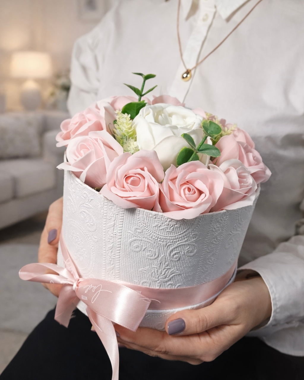 Blush Peony Grace – Edles Blumenarrangement mit Pfingstrose & Eukalyptus