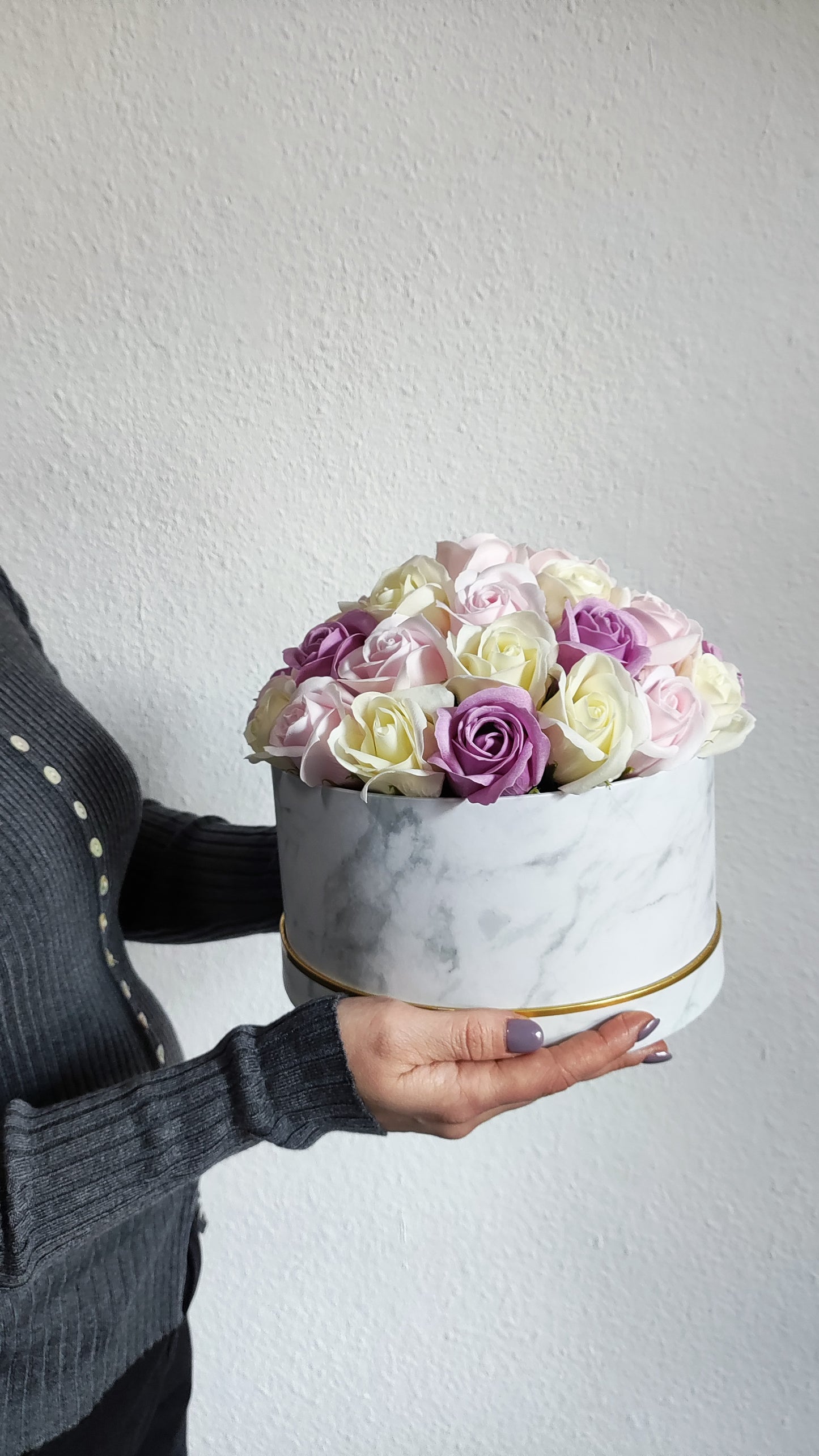 Pastel Royale – Luxuriöses Rosenarrangement in Creme, Rosé & Lavendel