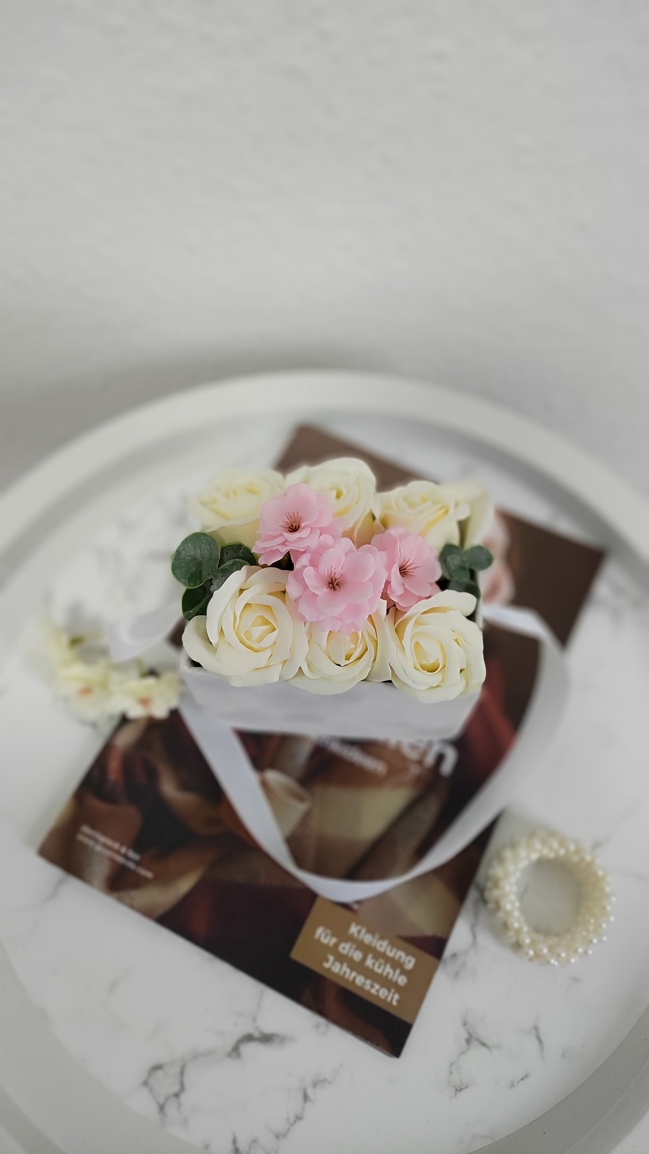 Soft Blossom Bag – Zarte Blütentasche in Weiß & Pastell