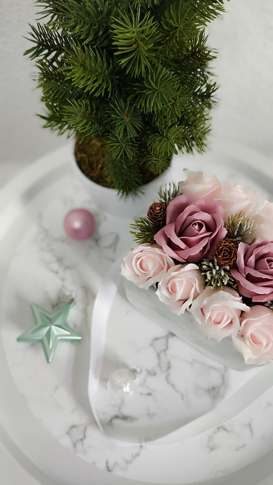 Frosted Rose Dream – Winterliche Rosenkomposition in Pastell