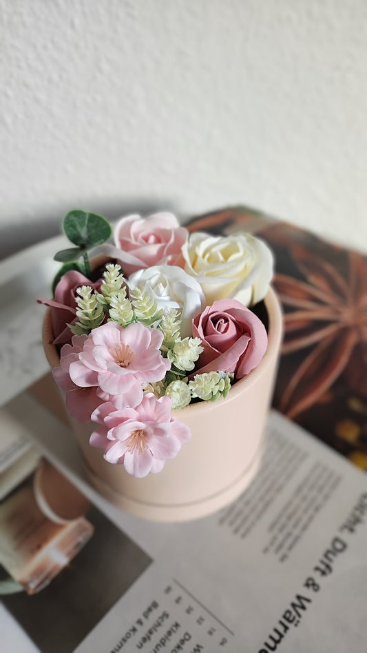 Blush Harmony – Zarte Eleganz in Rosé und Creme