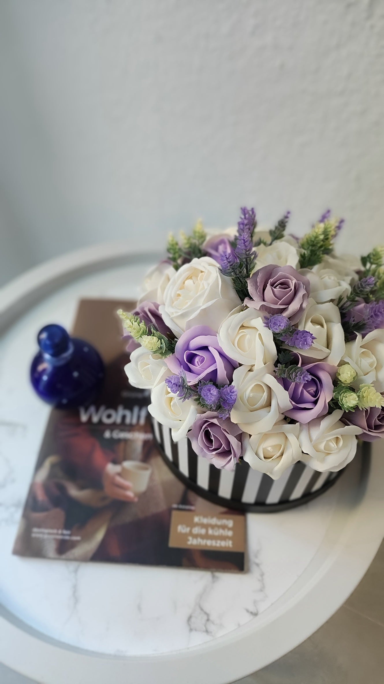Lavender Dream – Elegante Rosenbox in Creme & Flieder