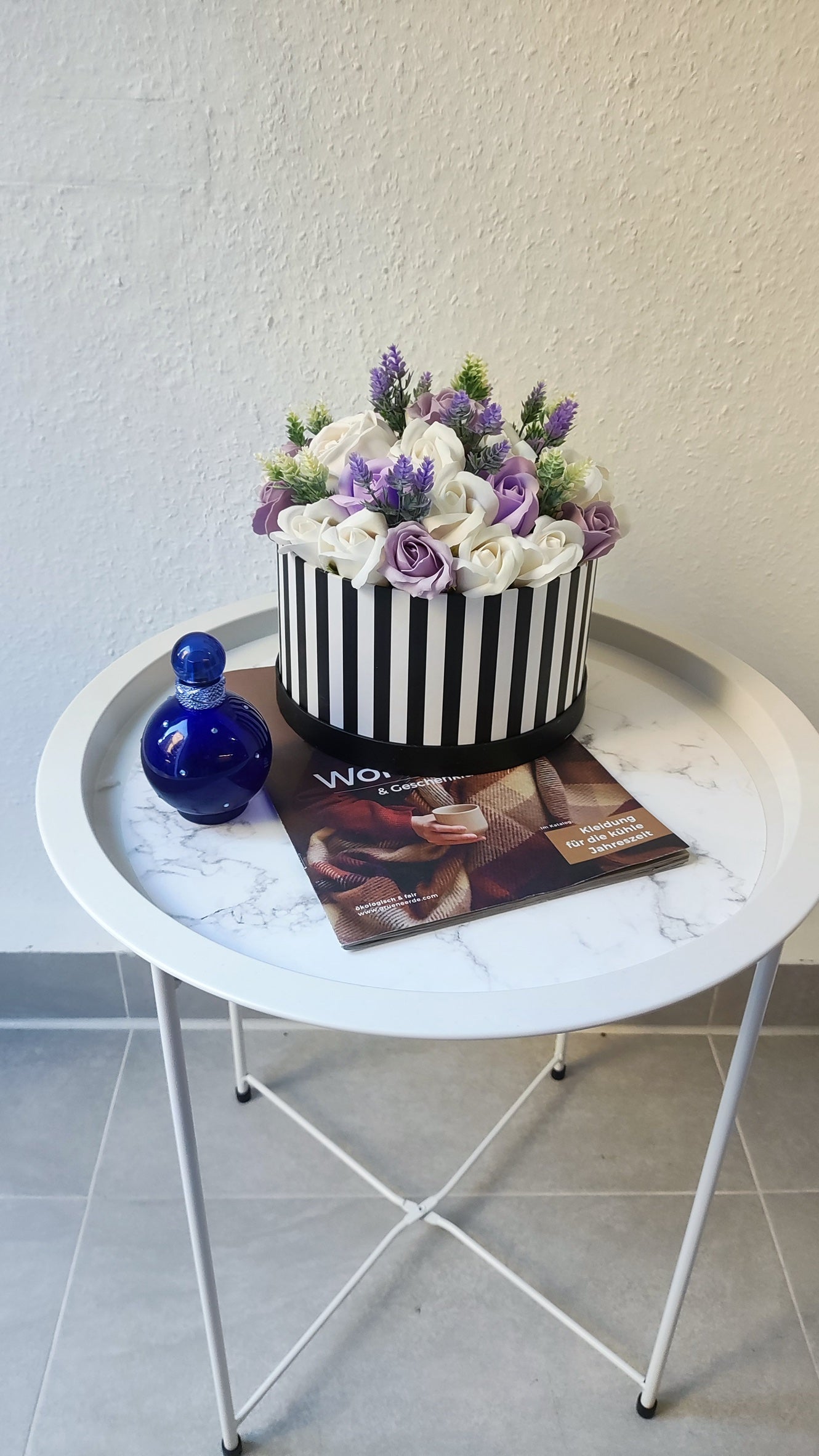 Lavender Dream – Elegante Rosenbox in Creme & Flieder
