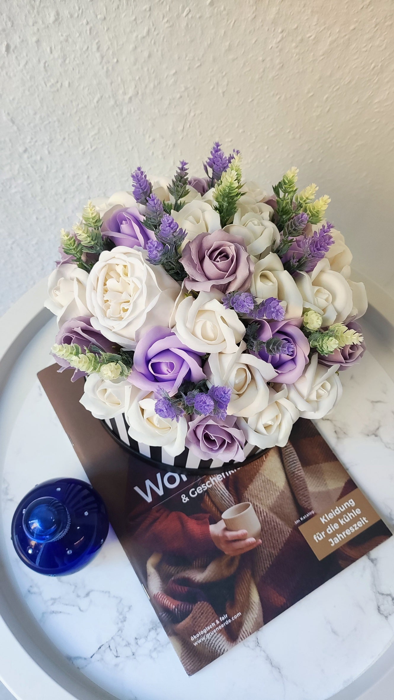 Lavender Dream – Elegante Rosenbox in Creme & Flieder