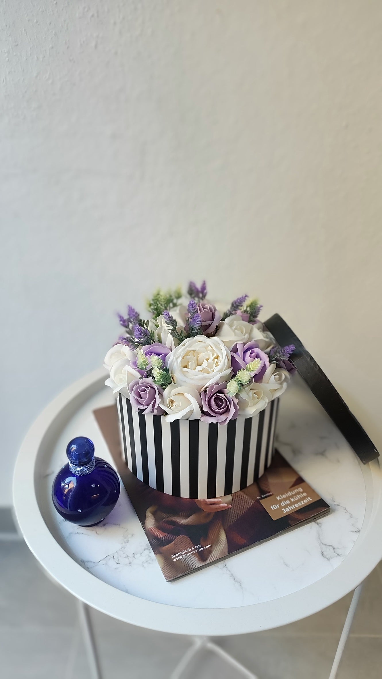 Lavender Dream – Elegante Rosenbox in Creme & Flieder