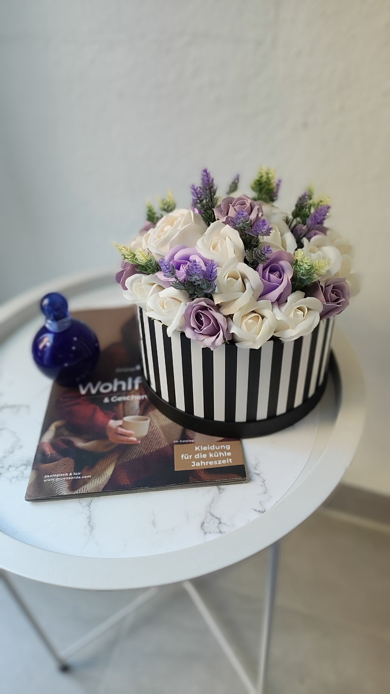 Lavender Dream – Elegante Rosenbox in Creme & Flieder