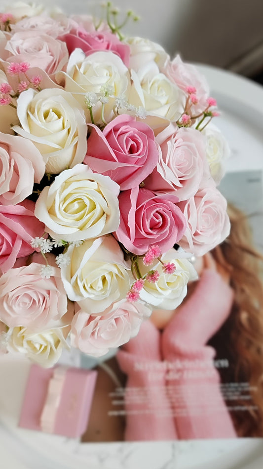 Maison Rosé Deluxe – Premium Rosenarrangement mit Curly Roses