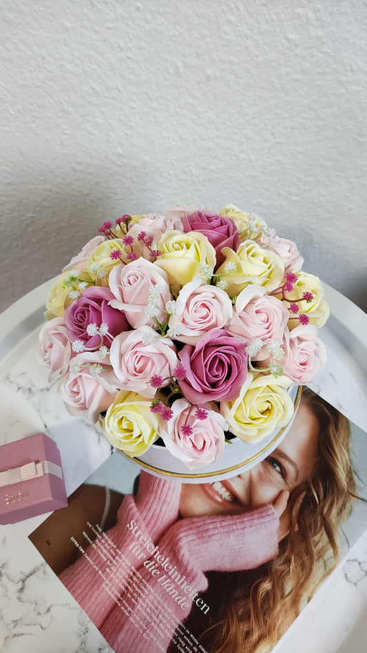 Pastel Bloom Élégance – Luxuriöses Rosenarrangement in zarten Pastelltönen