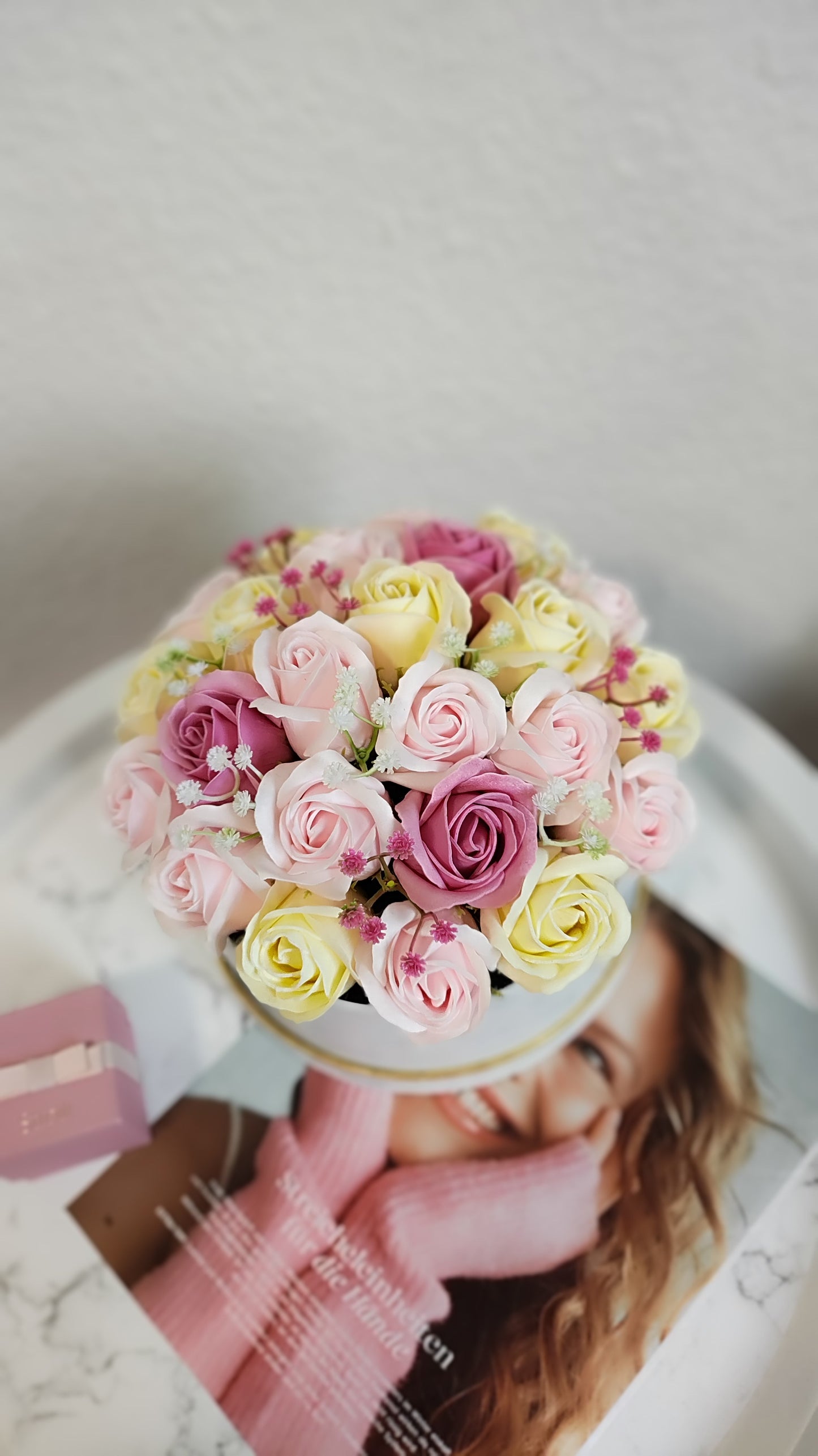 Pastel Bloom Élégance – Luxuriöses Rosenarrangement in zarten Pastelltönen