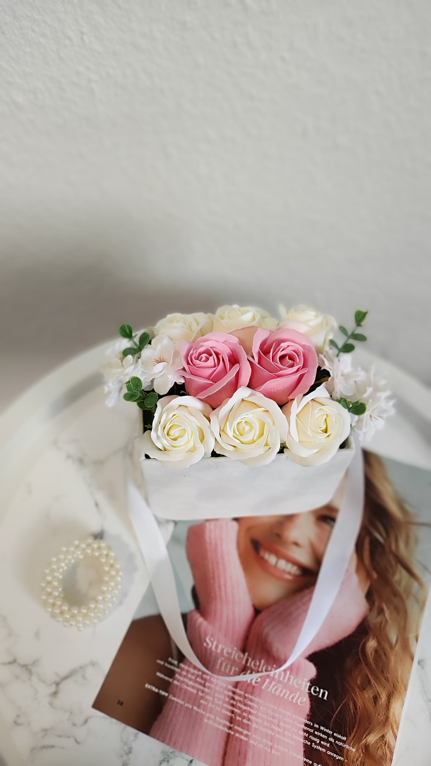 Petite Fleur Élégance – Zartes Blumenarrangement in Premium-Box