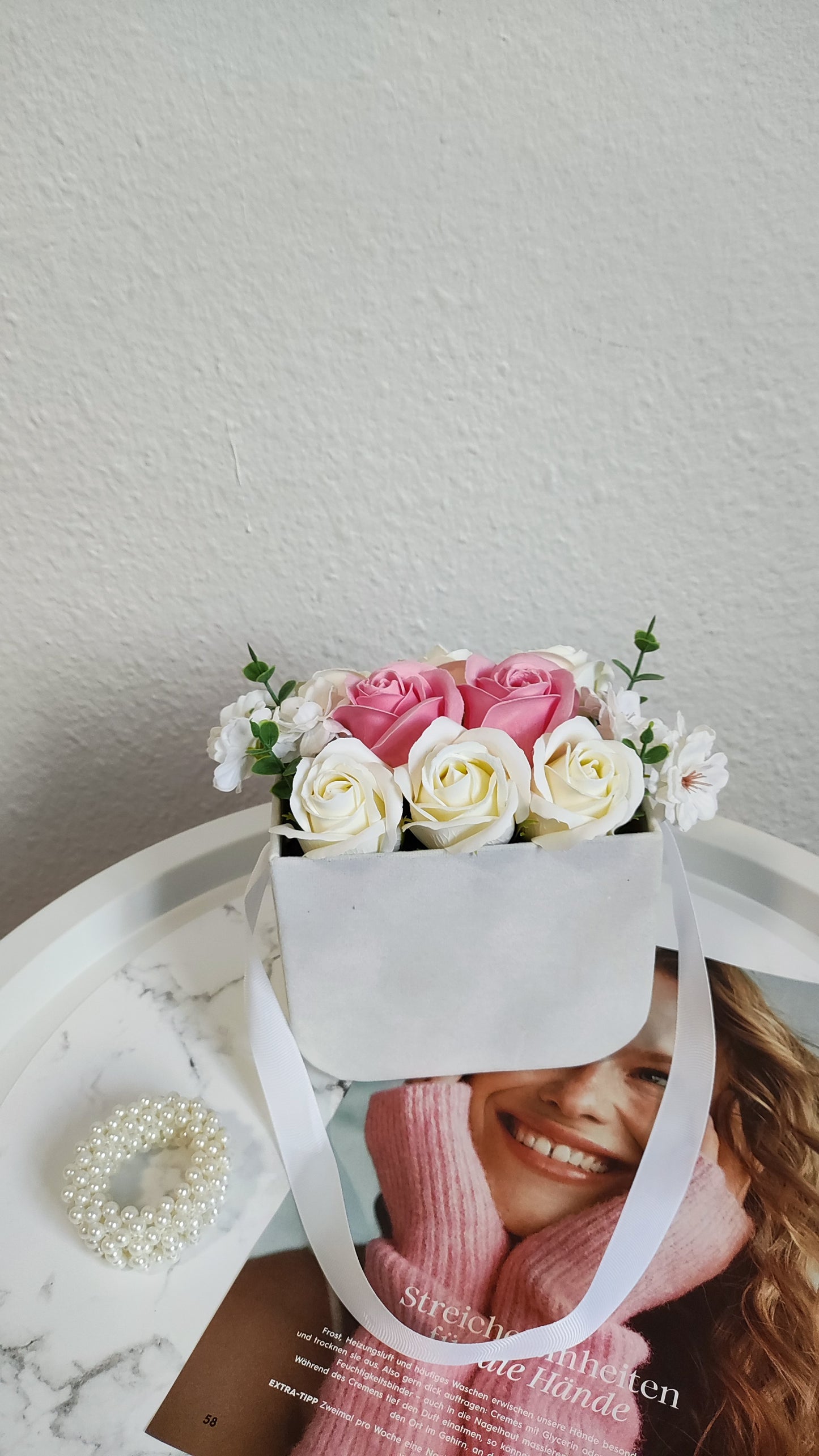 Petite Fleur Élégance – Zartes Blumenarrangement in Premium-Box