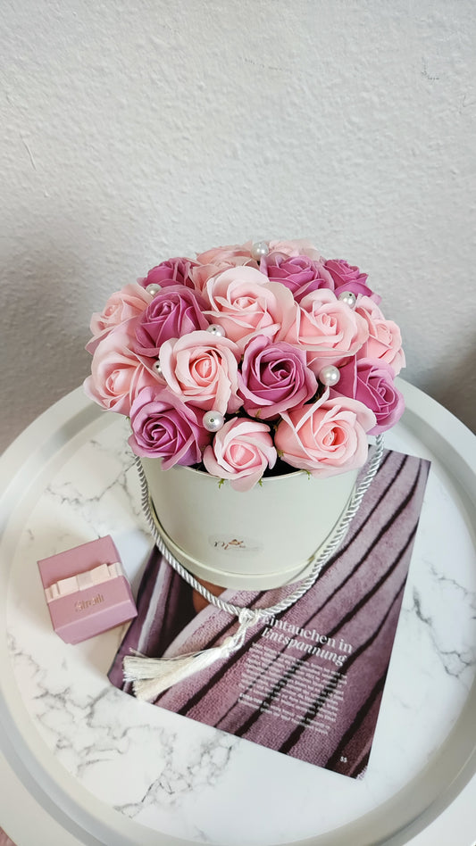 Rosé Pearl Harmony – Elegantes Rosenarrangement mit Perlenakzenten